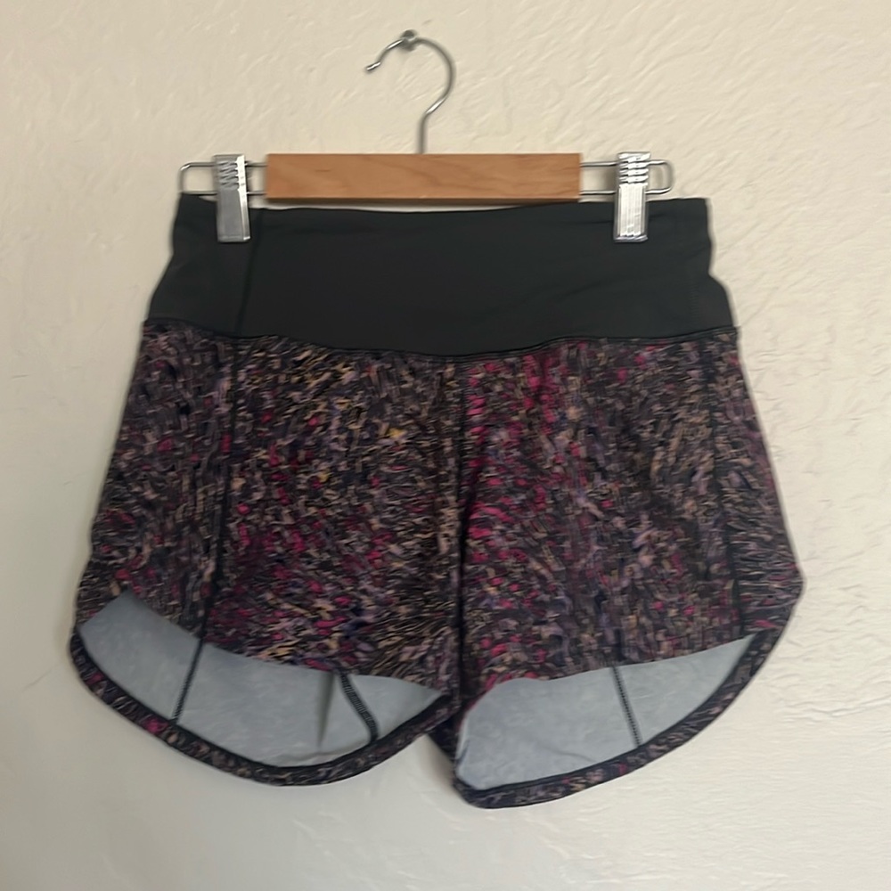 Pink purple gray pattern lululemon speed up shorts size 0 low rise and 2.5 inch
